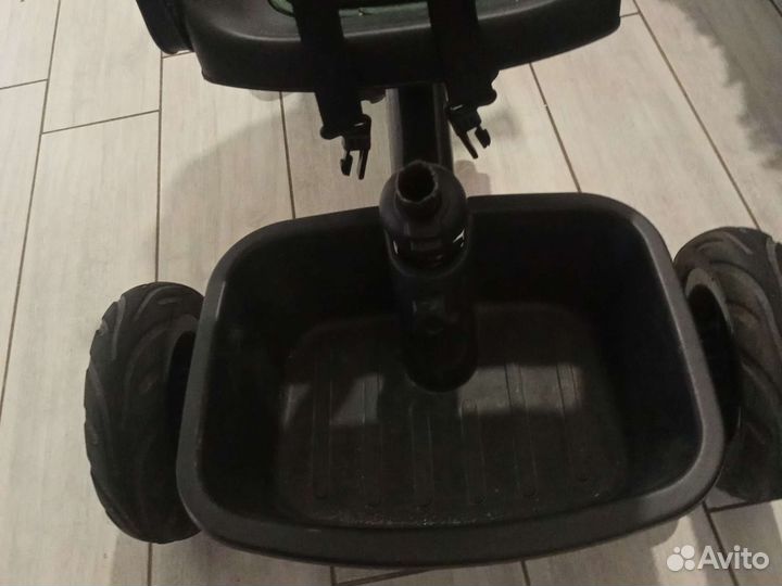 Коляска с тремя колёсами