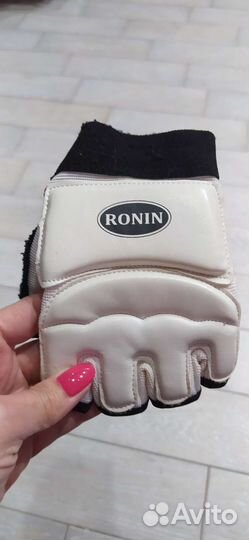 Защита шлем, перчатки, наколенники