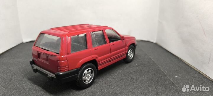 Модель Jeep Grand Cherokee 1:32 Newray