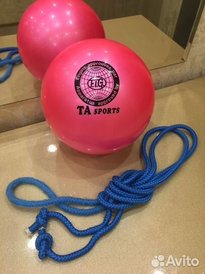 Гимнастический мяч и скакалка
