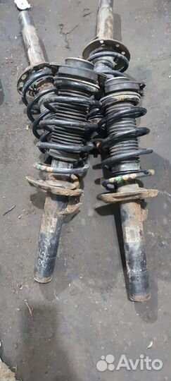 Передние стойки Volkswagen Passat B6