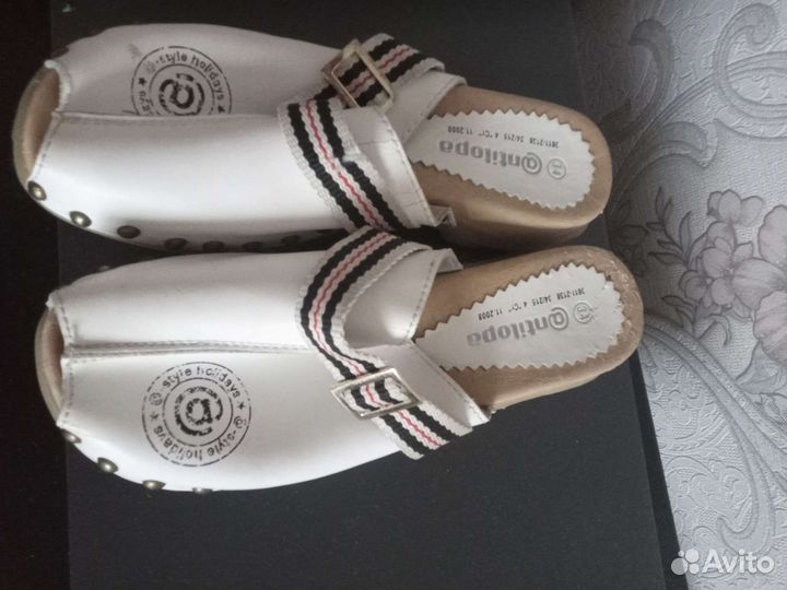 Сабо, Босоножки кожаные со стразами