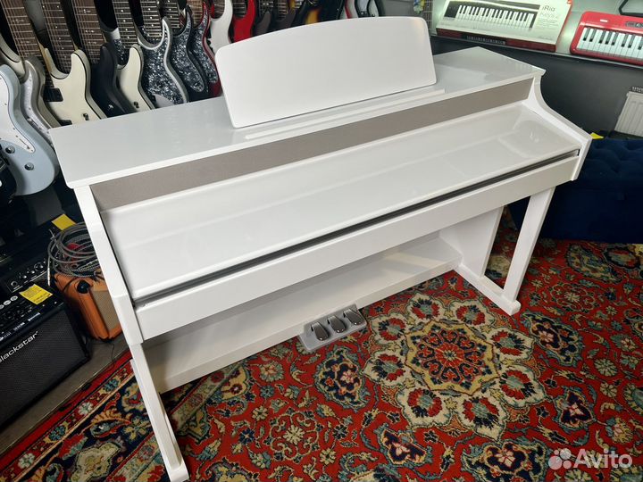 Цифровое пианино белое