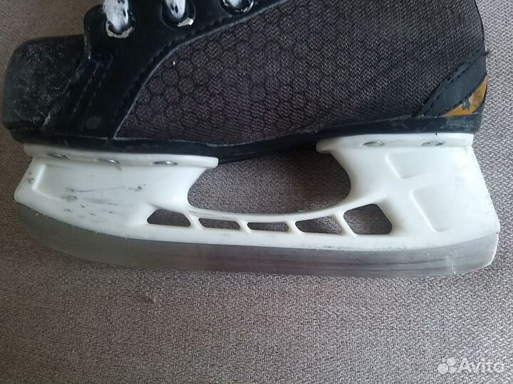 Хоккейные коньки bauer Y11r