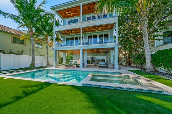 Дом 430 м² на участке 15 сот.