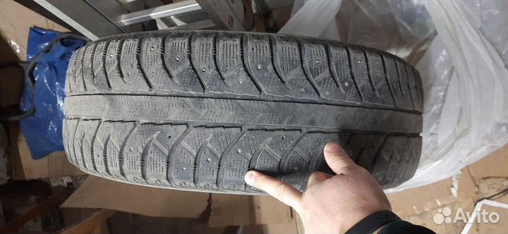 Bridgestone Ice Cruiser 7000 235/65 R17