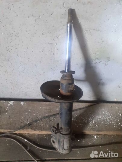 Стойка передняя toyota