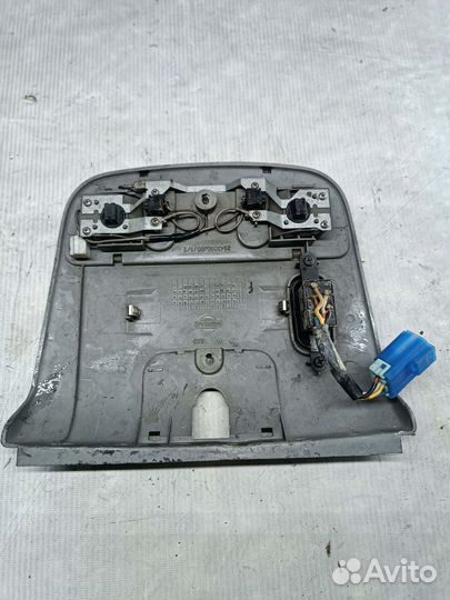 Плафон потолка передний Nissan Primera P10