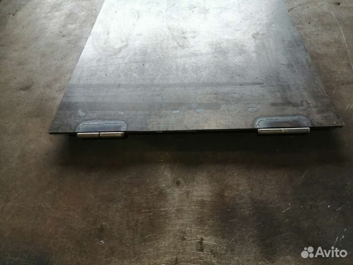 Напольный люк в подвал