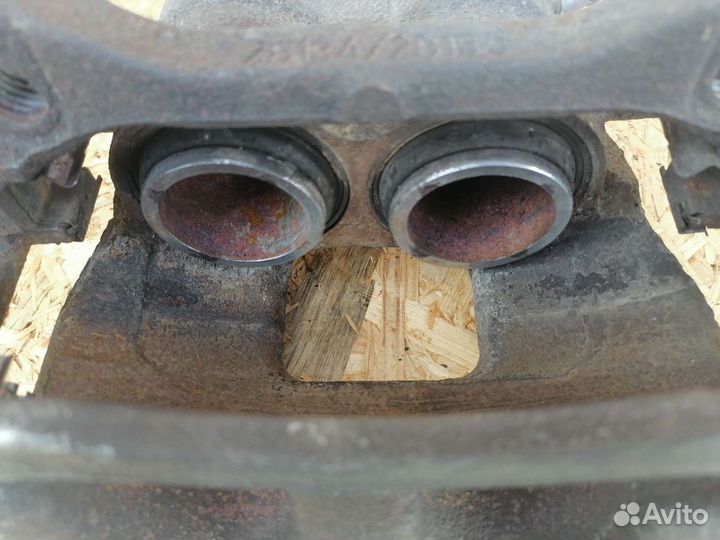 Ford Tourne Transit Custom Суппорт передний правый