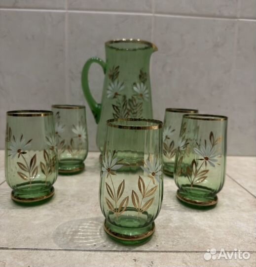 Кувшин со стаканами