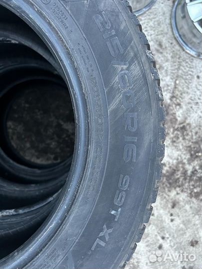 Nokian Tyres Hakkapeliitta 8 215/60 R16