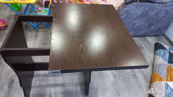 Кухонный стол