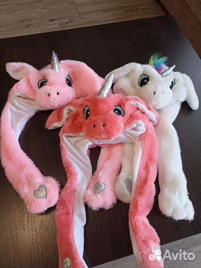 Шапка с прыгающими ушами, светится