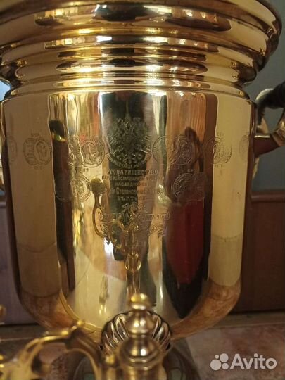 Старинный самовар с медалями