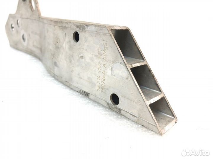 Кронштейн передней панели передний правый