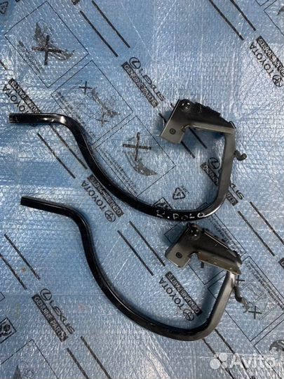 Петля двери багажника правая Volkswagen Polo 2015