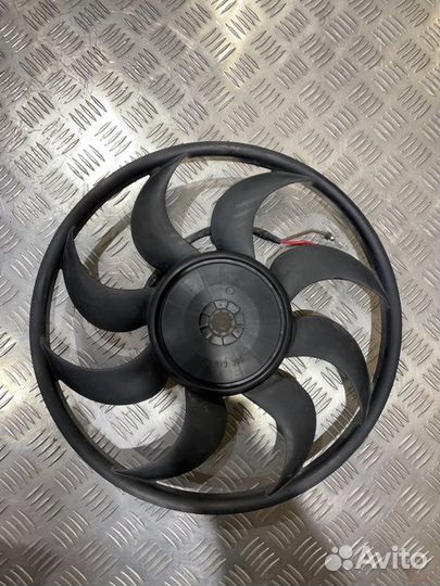 Вентилятор радиатора Ford Focus 3 хэтчбек 2.0