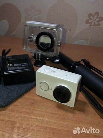 Видеокамера Xiaomi YI Action Camera (белый)