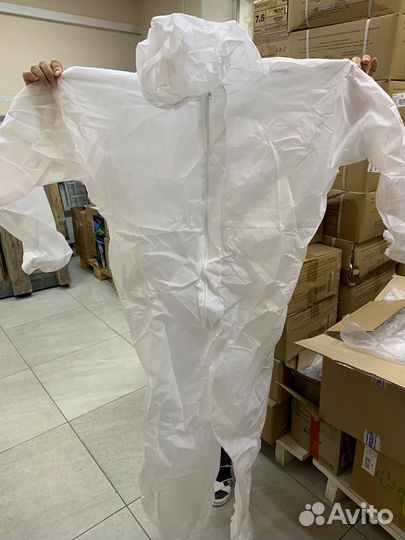 Защитный костюм (комбинезон)