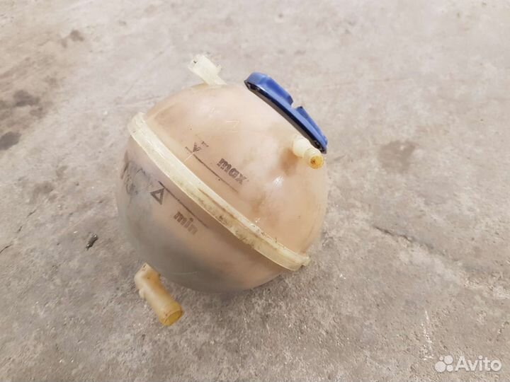 Бачок расширительный Volkswagen Passat B3