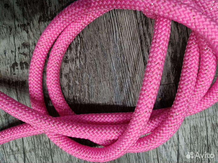 Гимнастическая скакалка