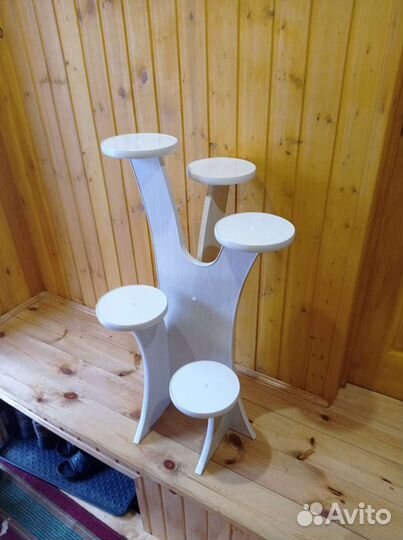 Напольная подставка для цветов