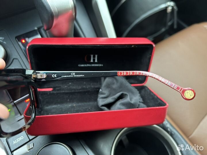 Бронь Солнцезащитные очки Carolina Herrera