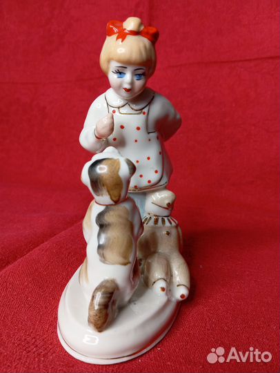 Статуэтка фарфор СССР Девочка с собачкой
