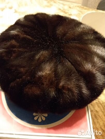 Женские меховые шапки