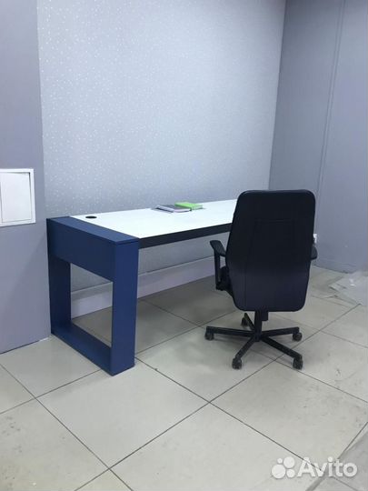 Письменный стол и тумбочка