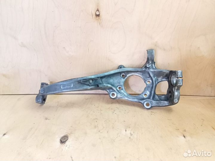 Кулак поворотный левый Audi A4 B8