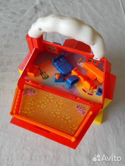 Кукольный домик с мебелью