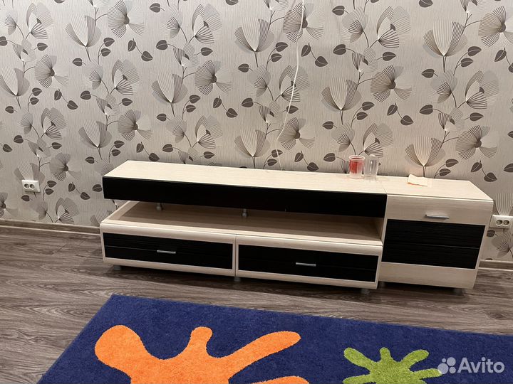Продам тв тумбу