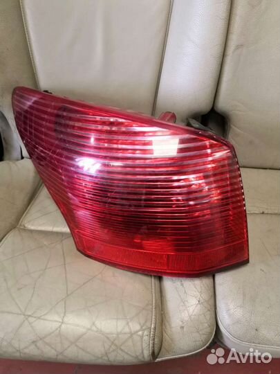 Фонарь задний левый peugeot 407 Универсал