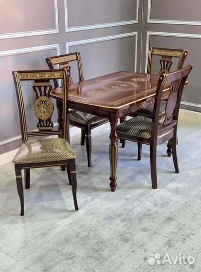 Стол обеденный