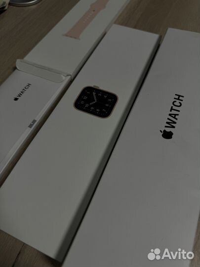 Apple watch se gold pink