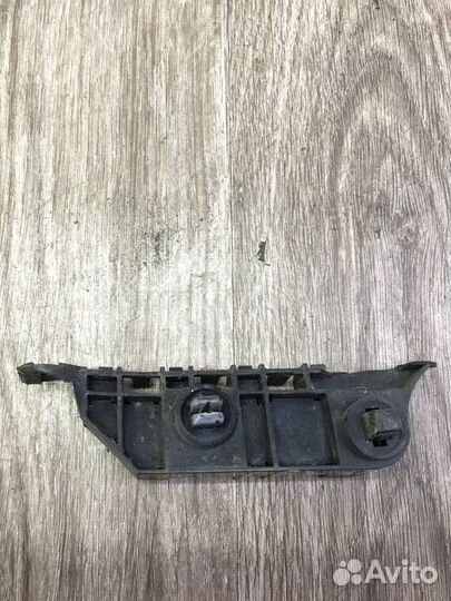 Крепление бампера переднее левое Honda Accord Vii