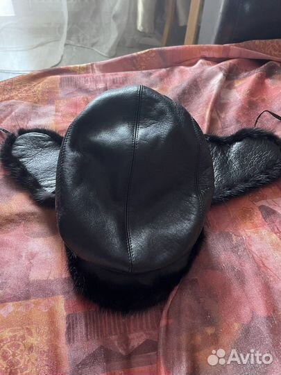 Мужская шапка и женская