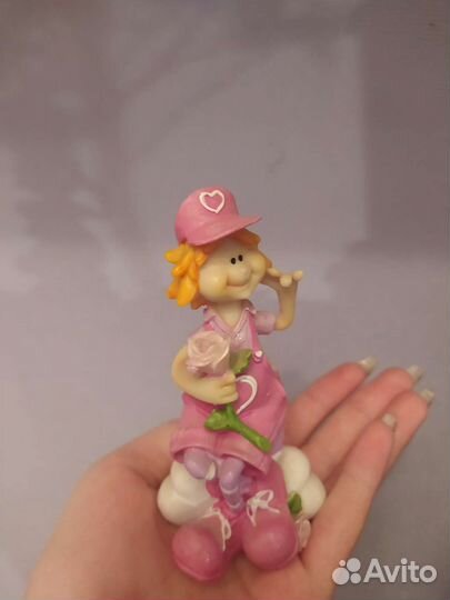 Статуэтка девочка с розой