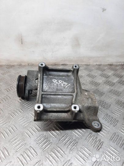 Кронштейн компрессора кондиционера Lexus Is200