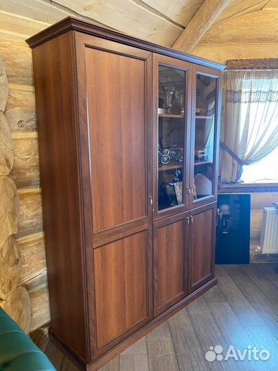 Шкаф-витрина с гардеробом