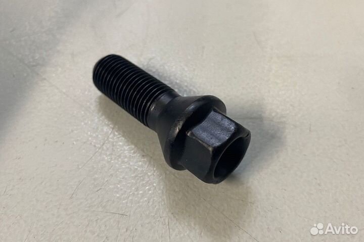 36136781152 Колесный болт Schwarz