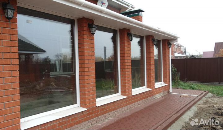 Входная панорамная группа дверь и остекленный вход