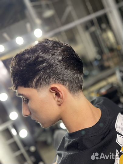 Парикмахер стилист барбер