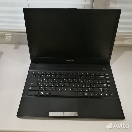 Ноутбук Samsung NP300V4A-A06,14