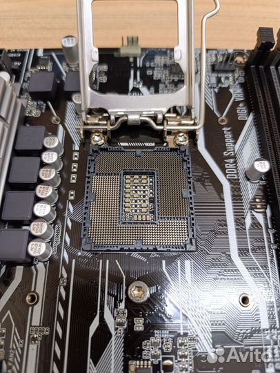 Материнская плата с процессором и памятью