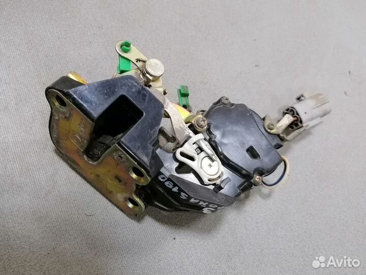 Замок двери задней левой Toyota Corona ST190 1994