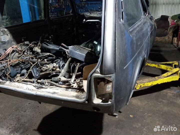 Четверть задняя на нива урбан