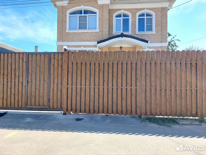 Забор из евроштакетника